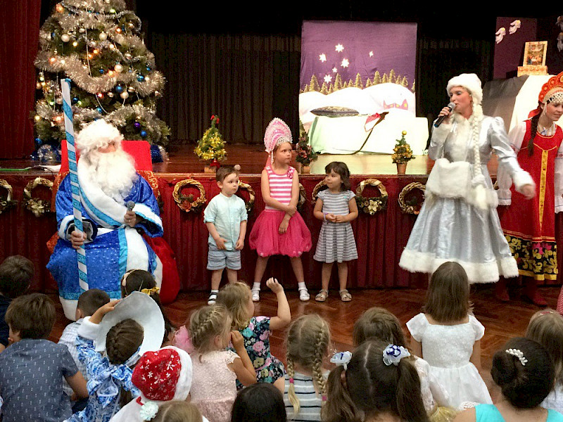 Дух Рождества и сказки на  Елке для детей в Русском клубе в Стратфилде