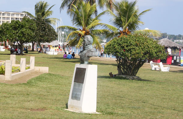 Памятник Головнину в Порт-Вила