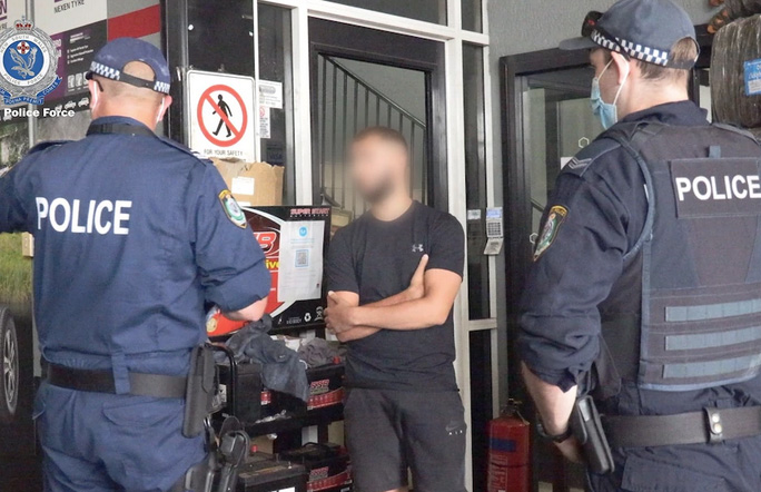 Полиция в Сиднее провела операцию Hawk