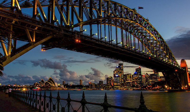 Сиднейскому мосту – 90 лет