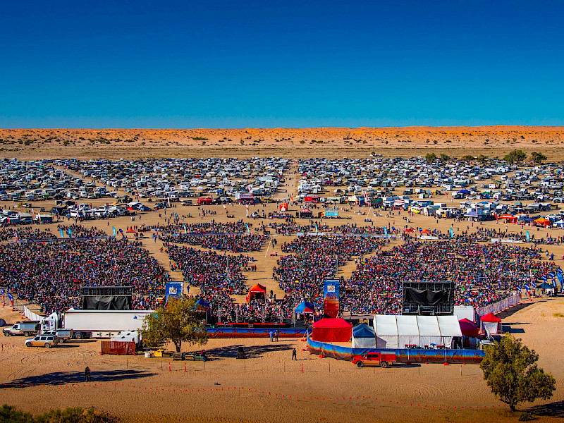 Рок-фестиваль в австралийской пустыне