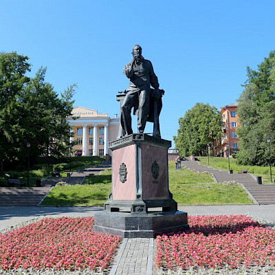 Памятник ювелиру