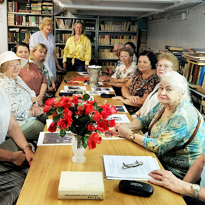 Читаем Маяковского в Сиднее