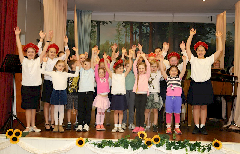 Детский концерт русской школы при соборе в Стратфилде
